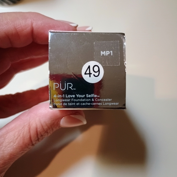 Pur 4-in-1 Love Your Selfie Foundation & Concealer - Picture 2 of 4